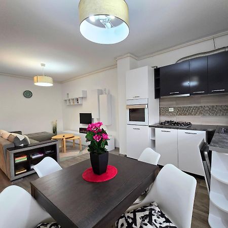Apartment "Solar 48", Private Parking, One Bedroom Бухарест Экстерьер фото