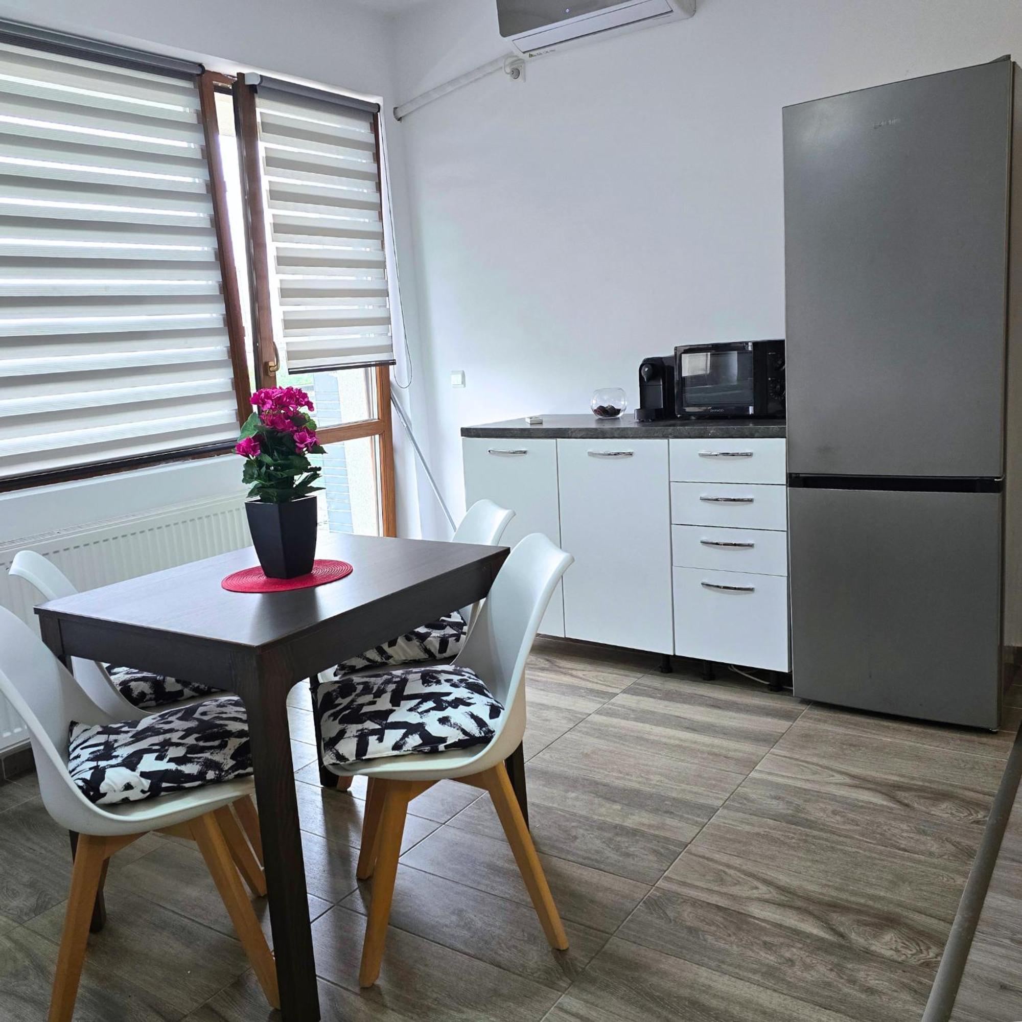 Apartment "Solar 48", Private Parking, One Bedroom Бухарест Экстерьер фото